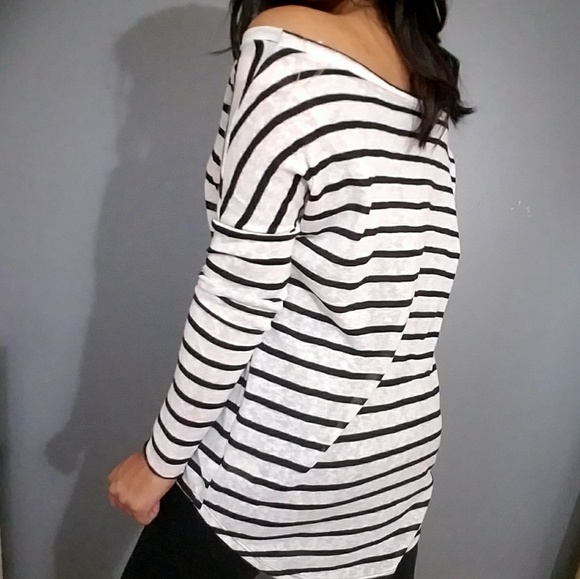 BLACK WHITE OFF SHOUDLERTOP - Picture 3 of 6